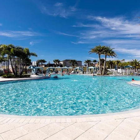 Family Oasis: Pool, Jacuzzi & Resort Access